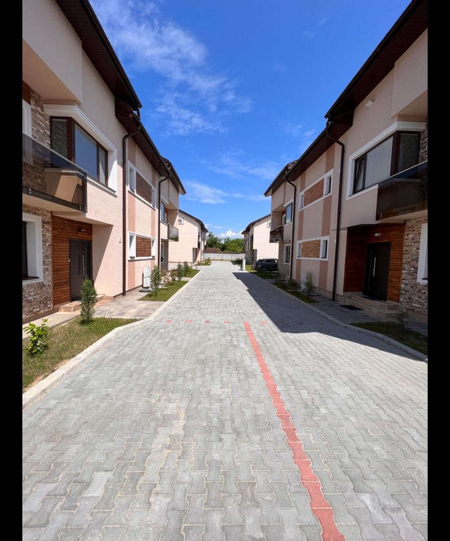 Casa de vanzare "la cheia'  în regim duplex