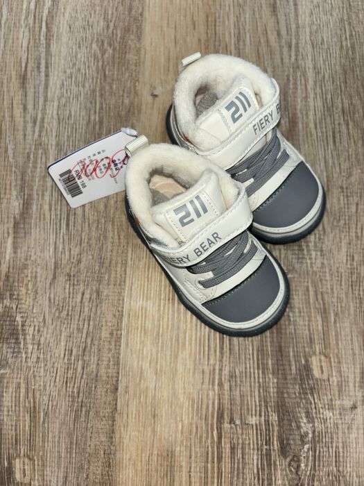 Новые детские ботинки