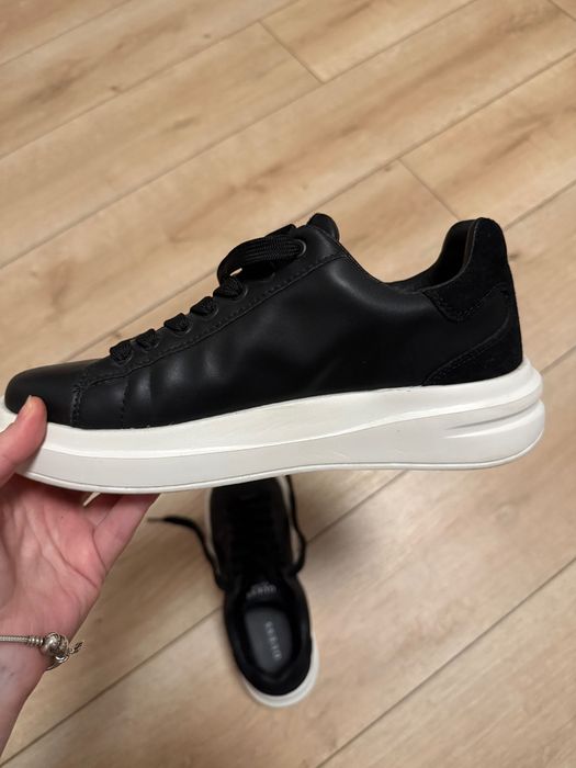 Adidasi Guess marimea 39