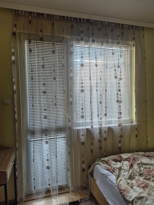 Два броя бежови пердета