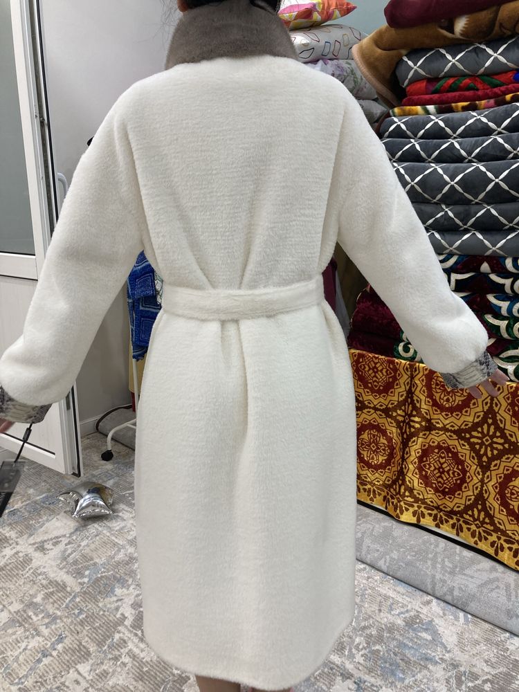 Женское Пальто шуба от снежной королевый