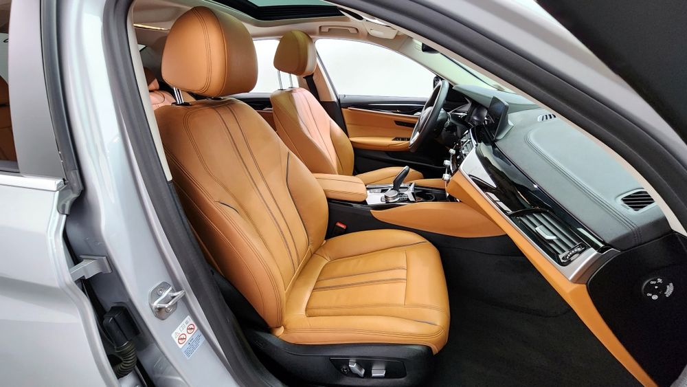 BMW 5-Series 520i Luxury