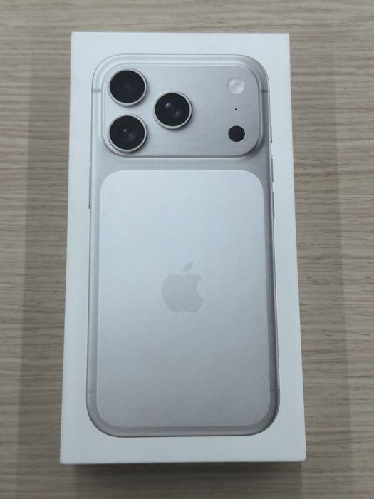 Iphone 17 Pro 256 гб Sim (белого цвета)