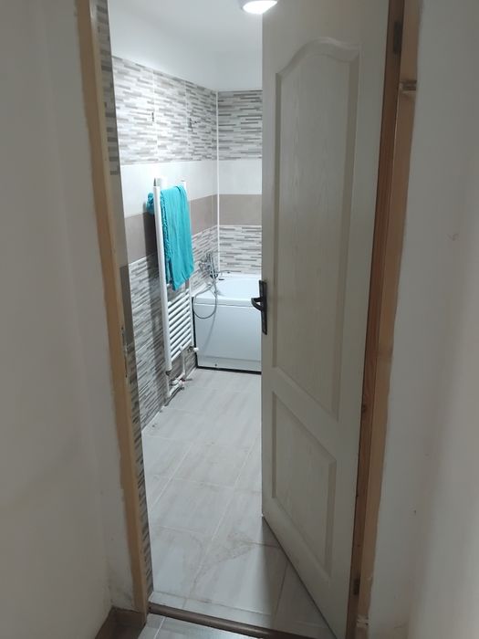 Vând apartament în Petroșani