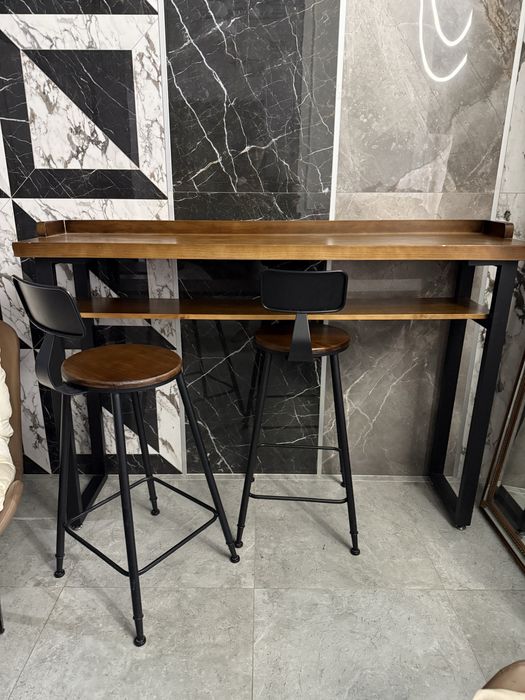 Барная стойка со стульями