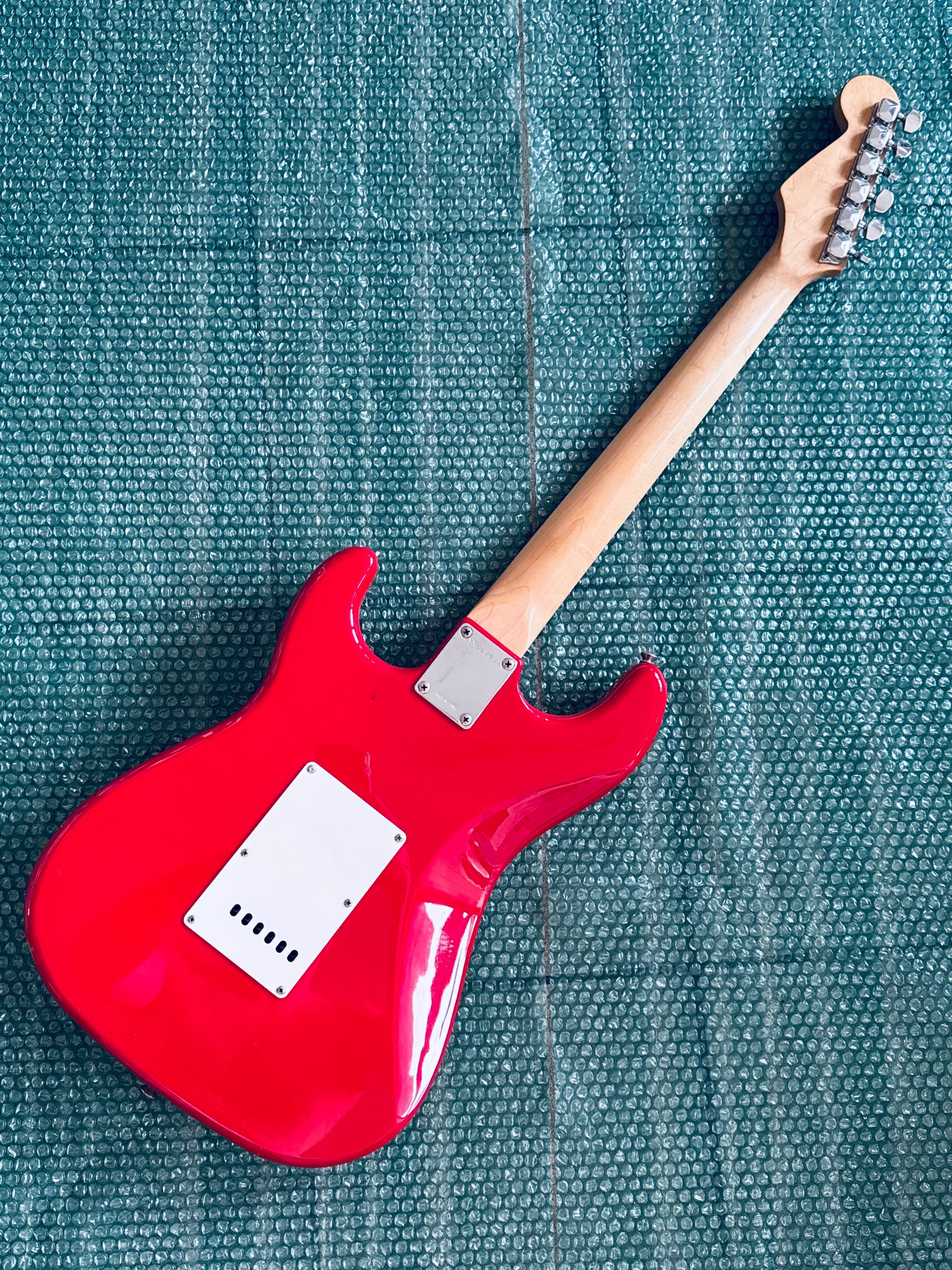 Chitara electrica Scuier Strat by Fender Vintage-Style Hardtail Bridge