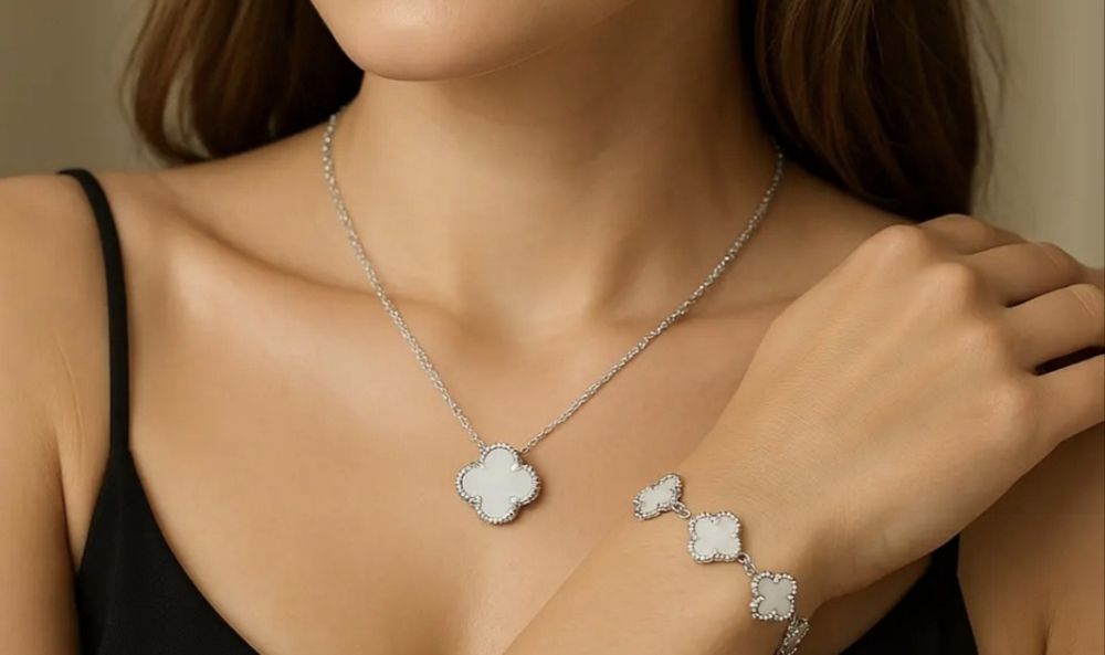 Сребърен комплект-колие,гривна и обеци детелини