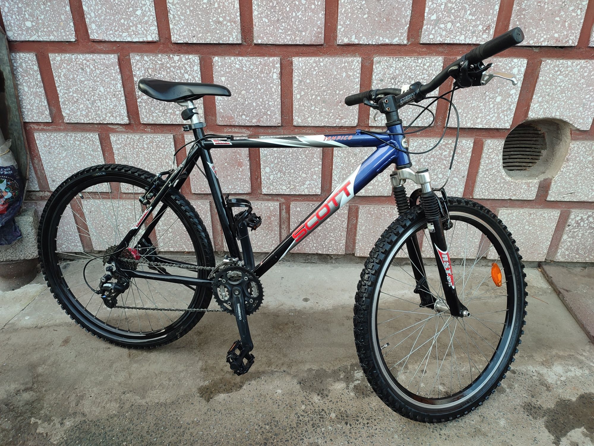 Bicicletă Scott - echipată full Shimano