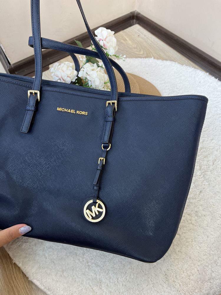 Michael kors чанта/естествена кожа