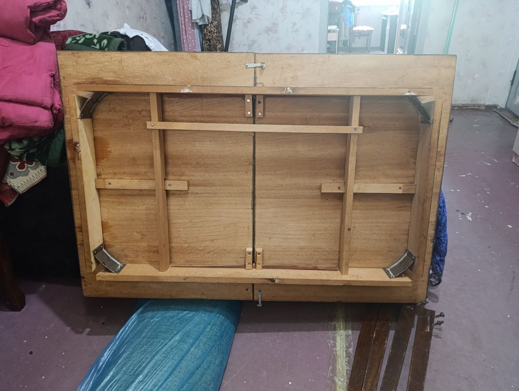 Стол лакированный раздвижной
