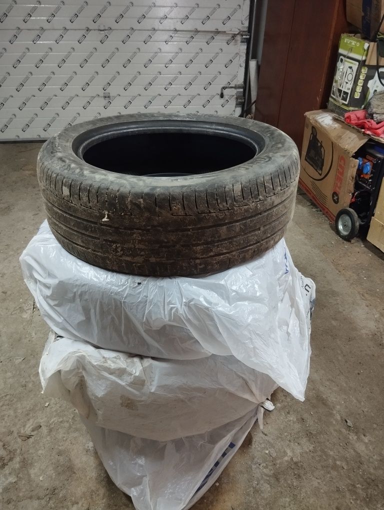 Продам летнее шины 235/55/19 Continental