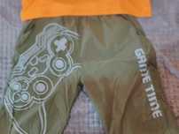 Pantaloni scurți cu tricou!
