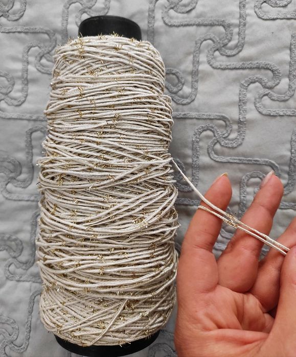 Продаётся турецкая жемчужная верёвка нитка с золотом.