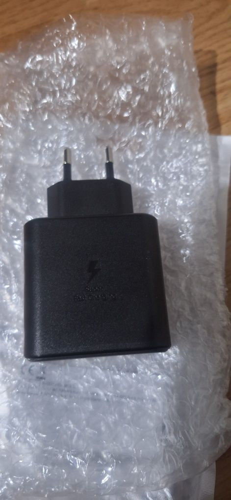 1 бр. Бял адаптор за зареждане 45 w Samsung Super Fast Charge