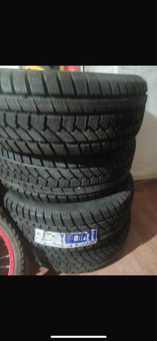 Зимние новые покрышки р16 липучка