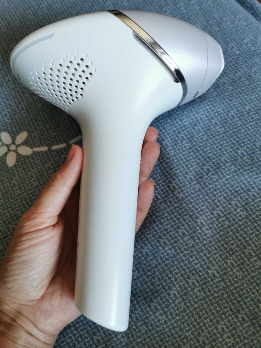 Vând Epilator IPL PHILIPS Lumea seria 8000, BRI940 aflat în garanție