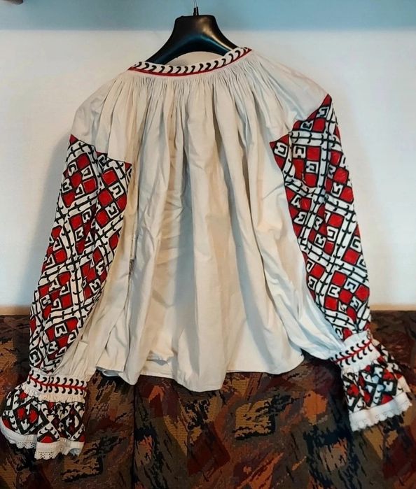 Ie cămașă tradițională veche cusuta manual