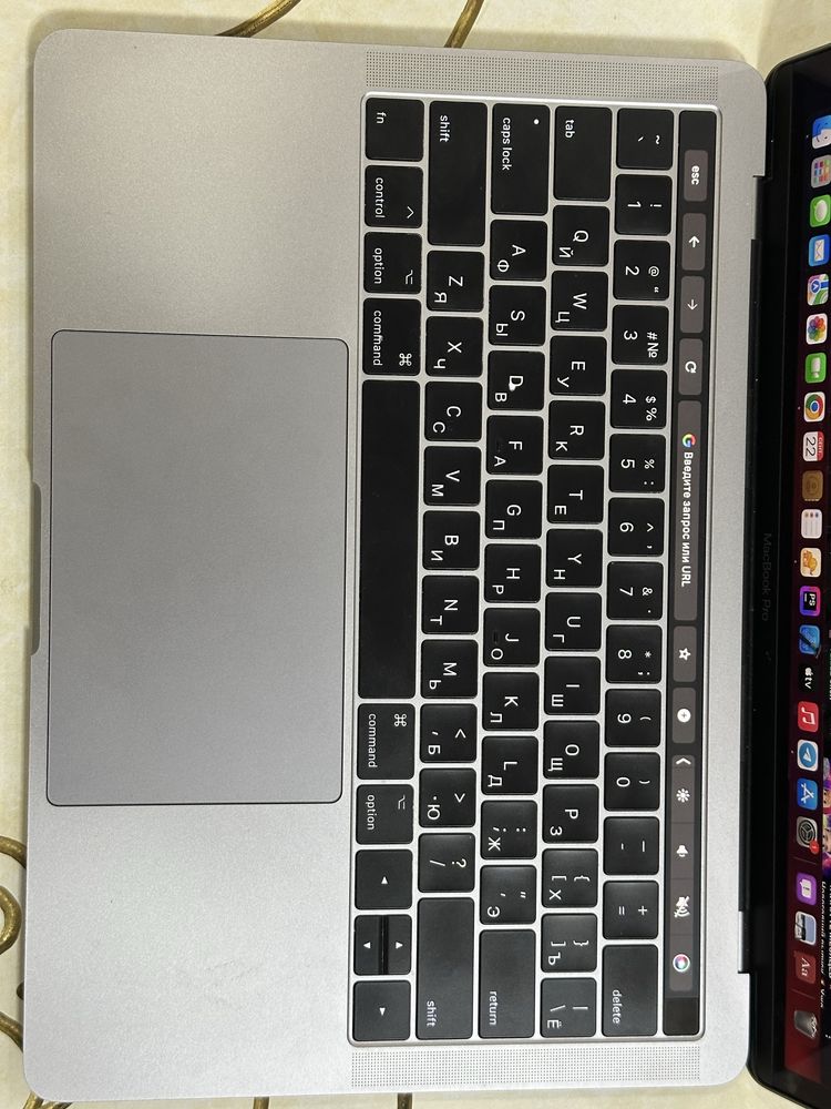 MacBook Pro 13” (2016, Touch Bar, 4 Thunderbolt 3 port)