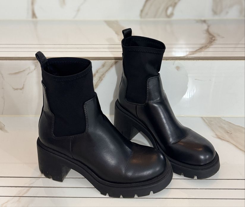 Боти на ZARA с дебела подметка, удобни за ежедневие