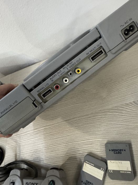 Sony PlayStation 1 SCPH-1002 complet + 7 jocuri + pistol Sony Namco