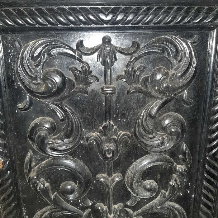 Mobila veche de sufragerie