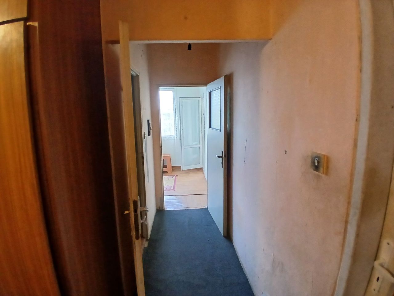 Дава се под наем Едностаен апартамент в София, Карпузица - 50 кв.м за 306 € - Снимка #1