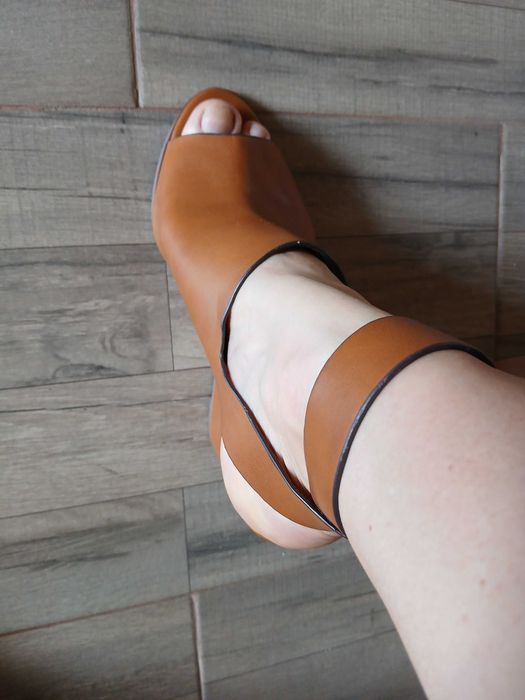 Sandale maro, piele interior si ext, 38 Stradivarius, ca pe tik-tok