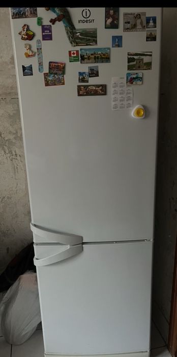 Продам газовую плиту , холодильник