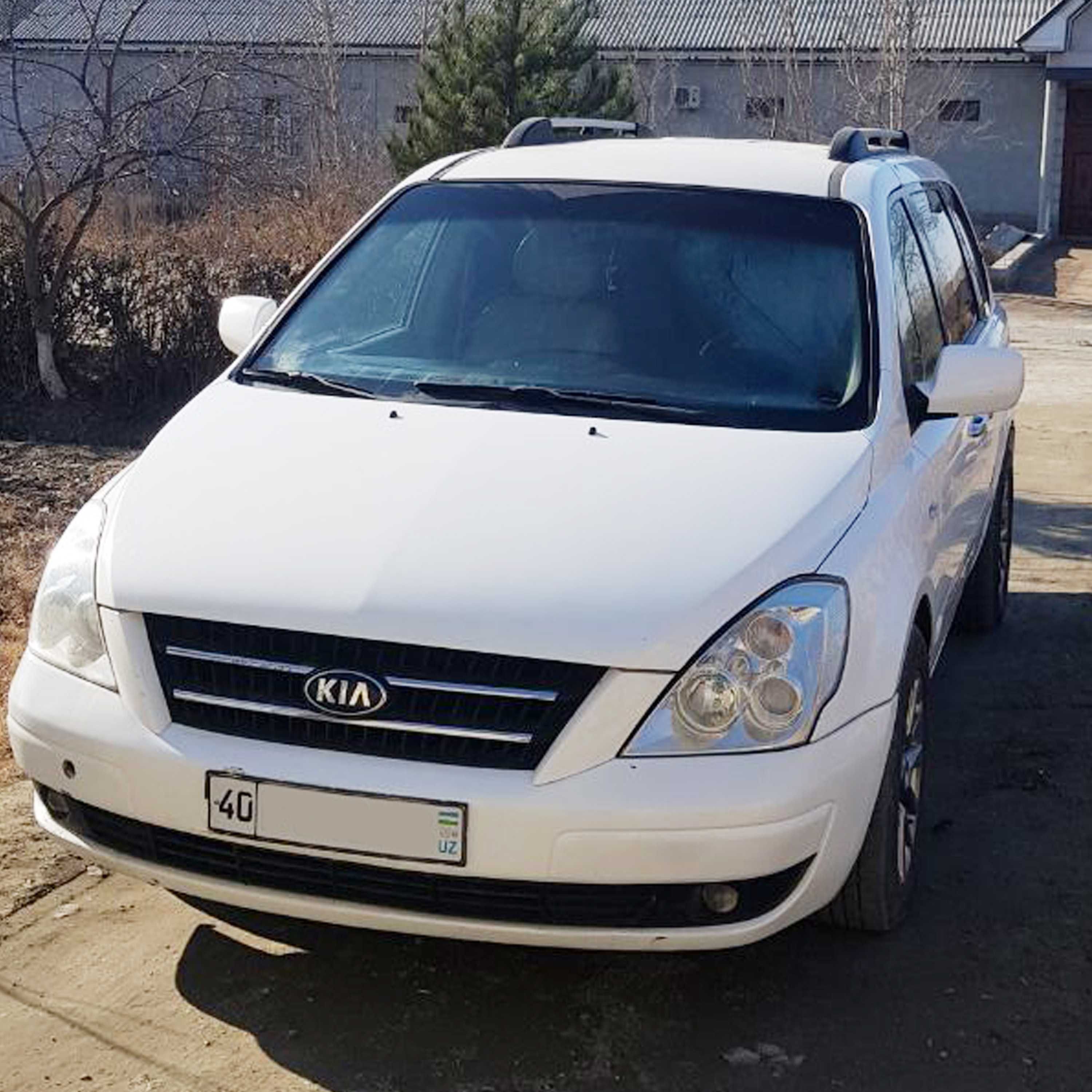 KIA Carnival 2009   sotiladi.