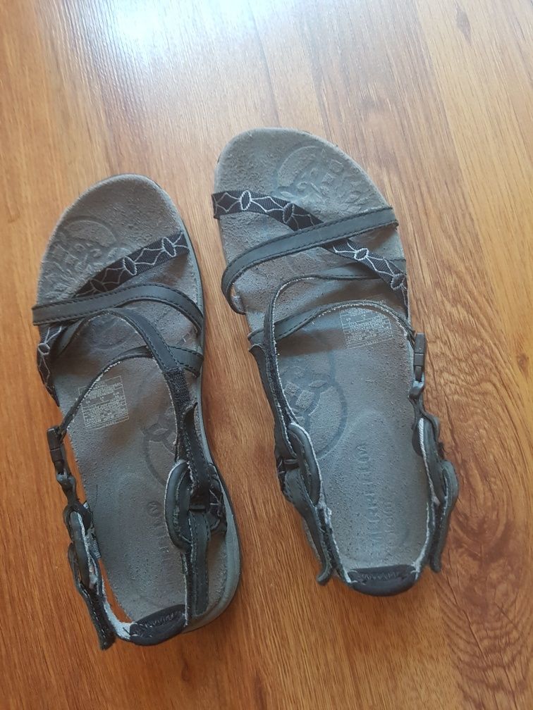 MERRELL дамски чехли и сандали 39 номер.