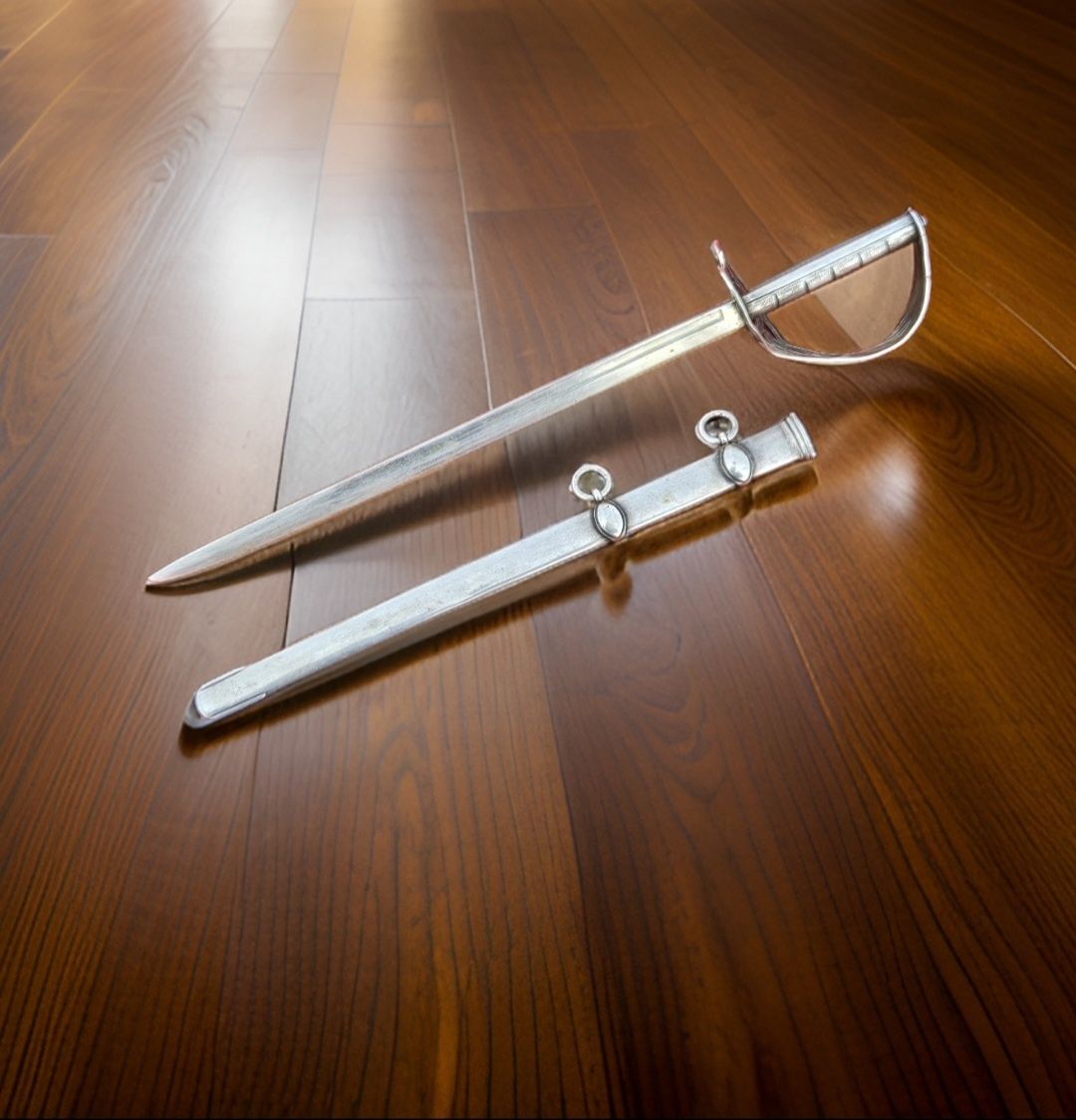 Кавалерийски сребърен нож за писма от 19-ти век.
