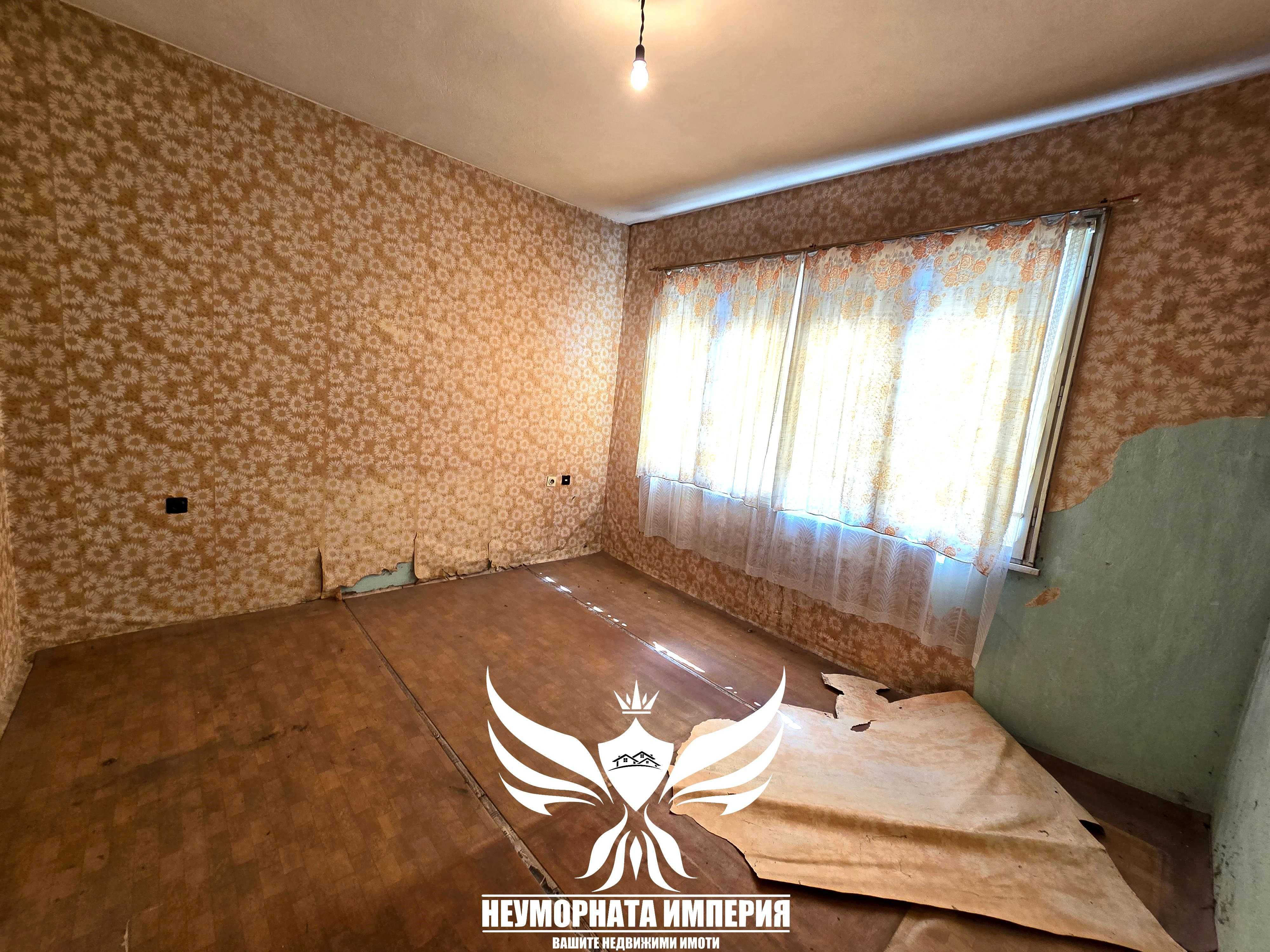 Под наем тристаен необзаведен 120кв. 3 ет гр.Асеновгрд, широк център