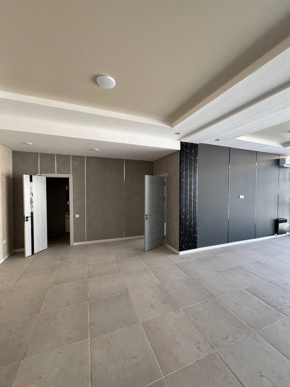 Nijiloy sotiladi yakkasaroy rayoni 7 qavat 85m²