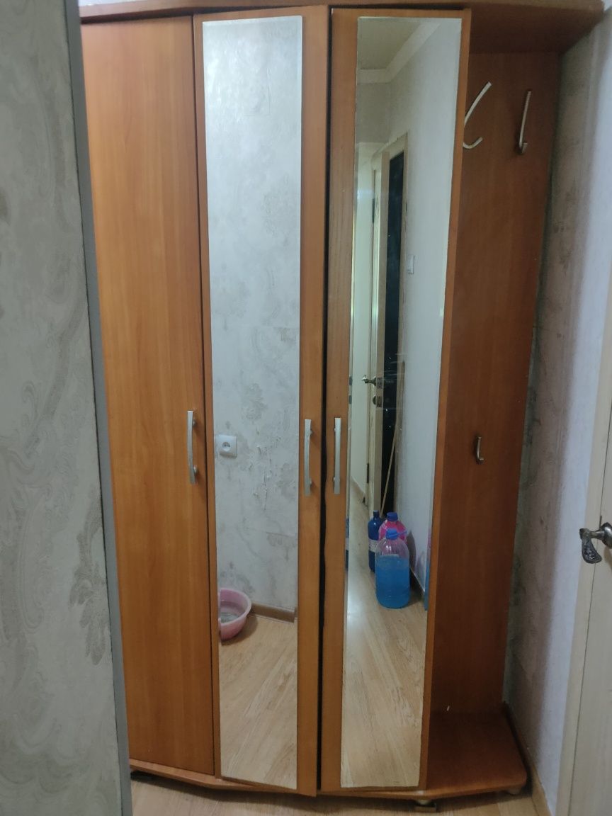 Продается шкаф прихожая
