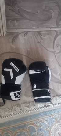 Продаю боксерские перчатки размер 14