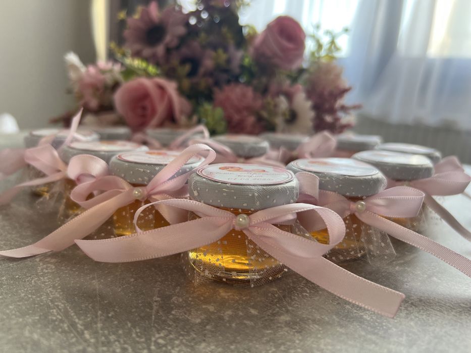 Изработване на покани, етикети за шишета и др.