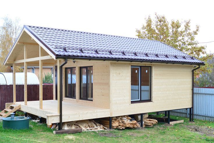 Vand și confecționez cabane din lemn