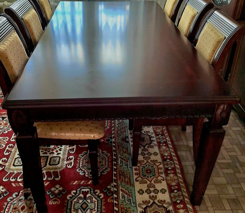 Продаётся стол для зала