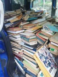 Продавам стари книги и речници на писателката и редактор Соня Несторов