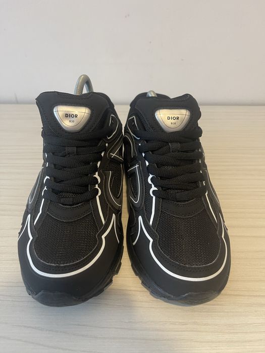 vand dior b30 noi nouti