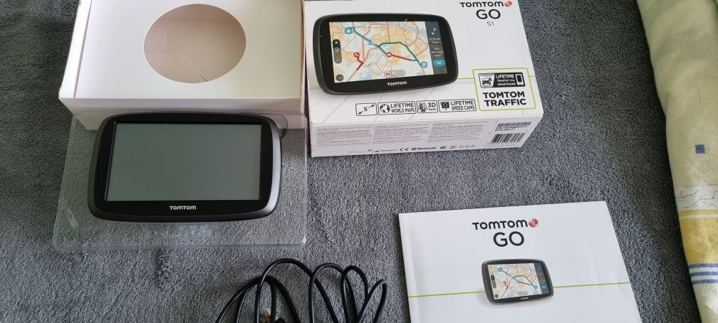 Navigator TomTom GO 51 și un Appele Watch