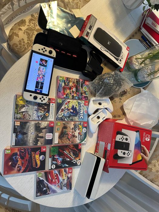 Se vinde consola Nintendo switch oled