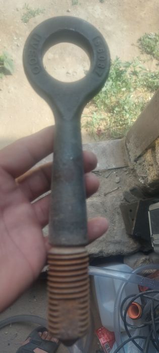 Оригинальные буксировочный крюк от авто IVECO