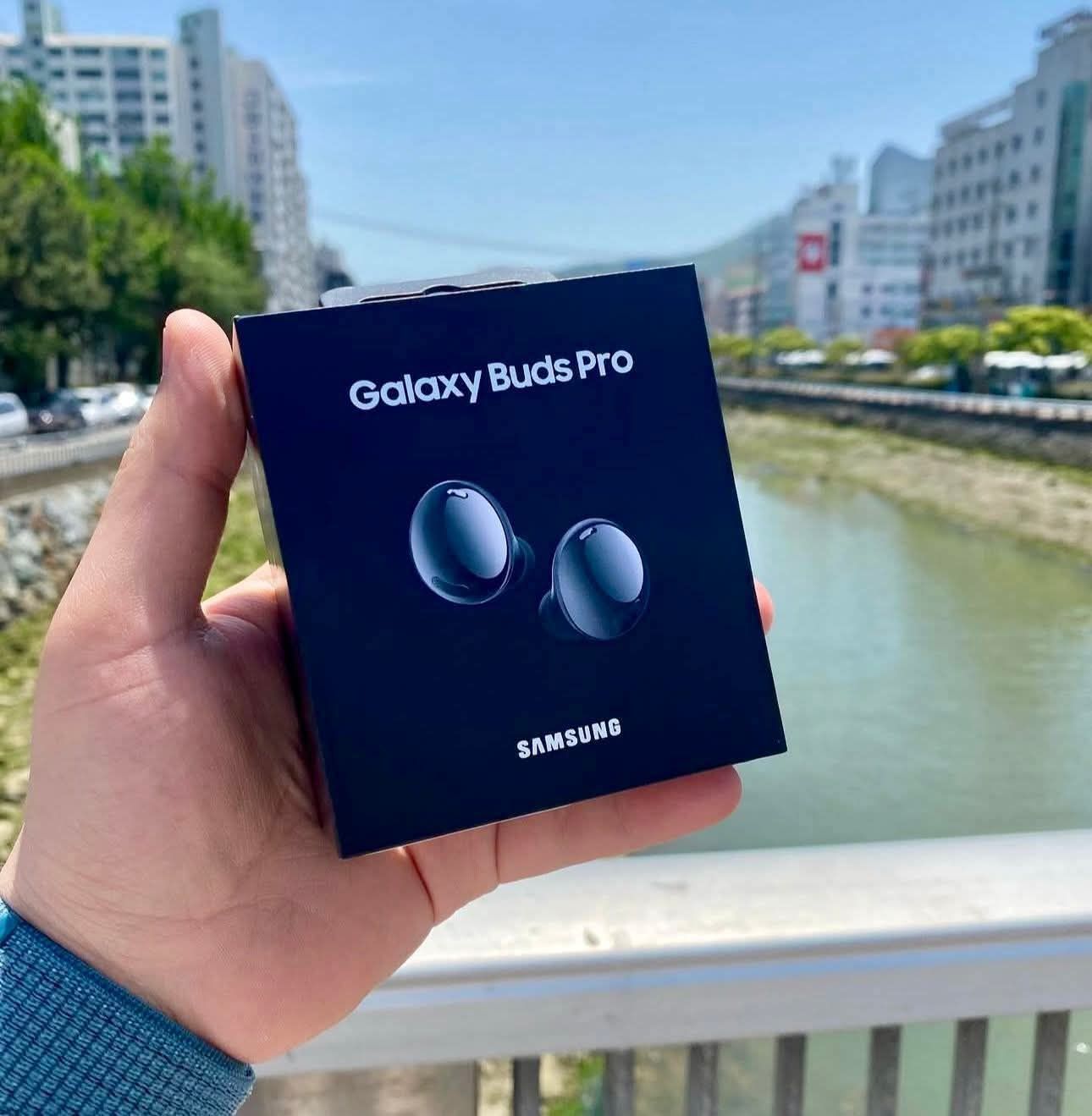 Слушалки с Bluetooth

Състояние: Ново с кутия

Гаранция: 12 месеца

Се