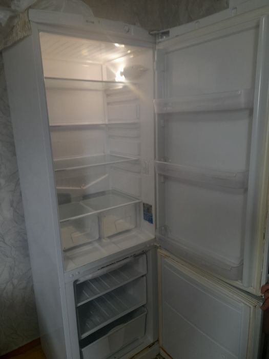 Продам холодильник