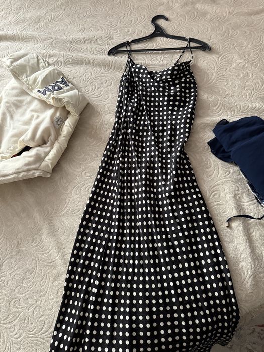 Платье средней длины