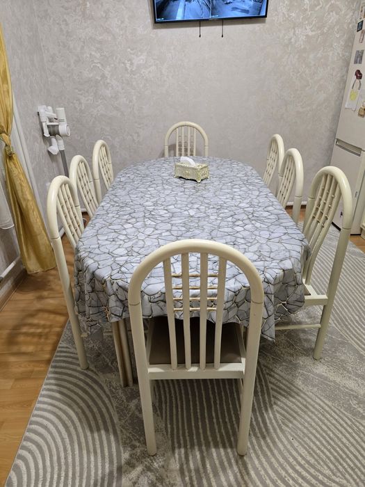 Стол с 8 стульями