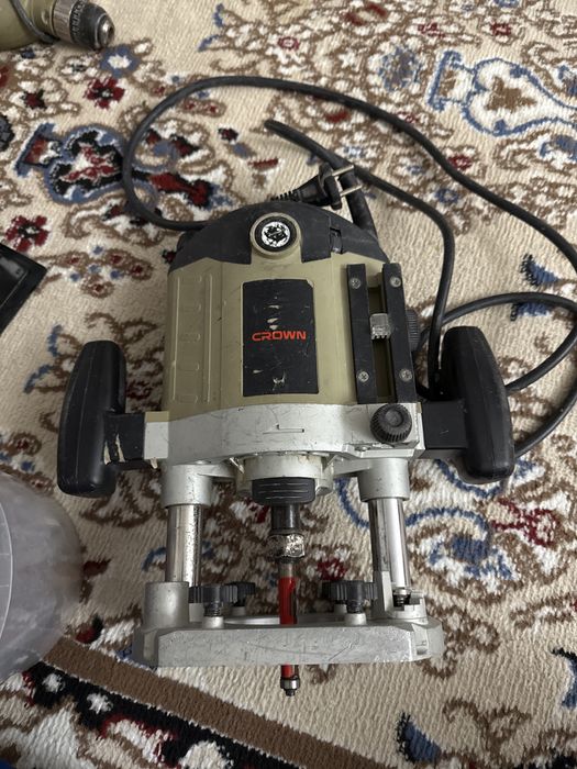 Фрезер вертикальный CROWN CT11001