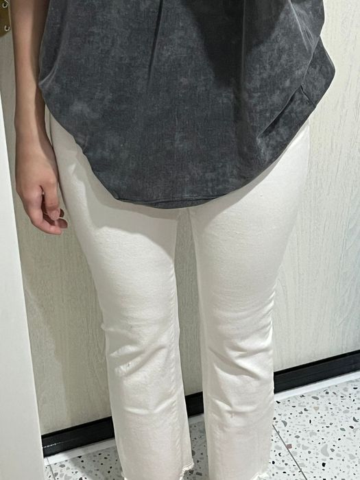 Продам белые джинсы в идеальном состоянии.