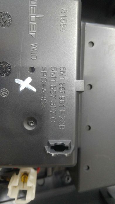 Consola centrala cu scrumiera vw golf 5 plus 5m1 521 5m1857961e 5m1857307c